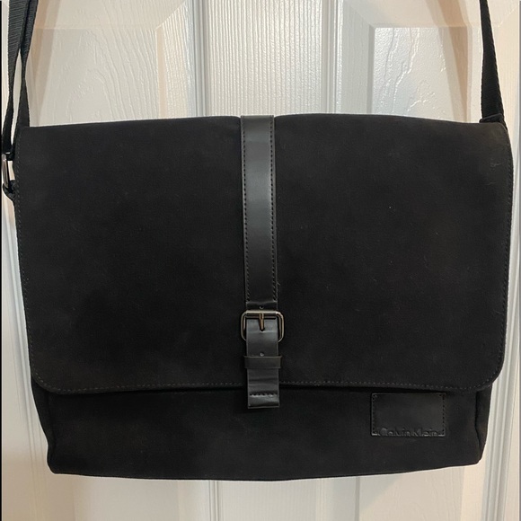Calvin Klein Other - Calvin Klein black messenger bag
